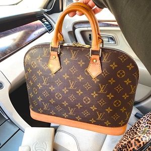 SOLD💎Authentic💎 Louis Vuitton Alma Pm Hand Bag